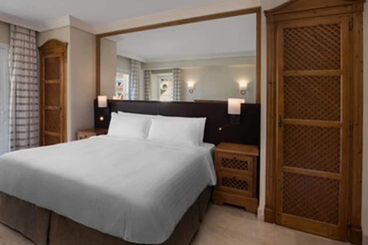 Room 4 of 74