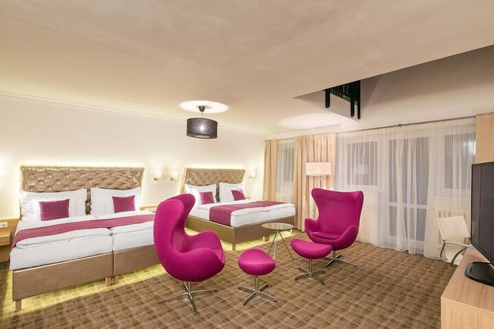 Room 14 of 80