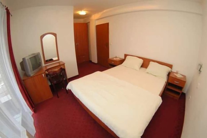 Room 3 of 20