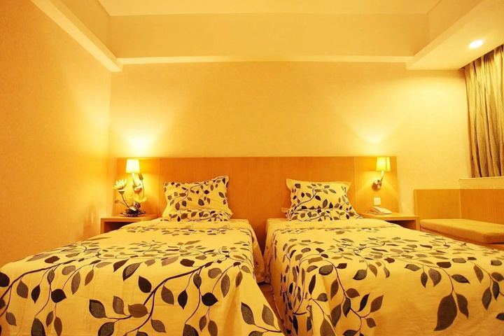 Room 8 of 19