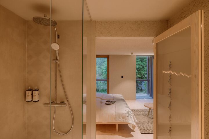 Room 40 of 85