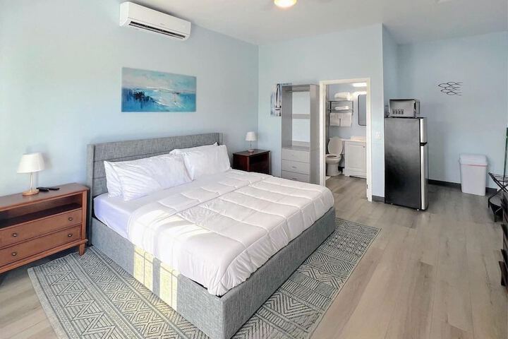Room 5 of 16