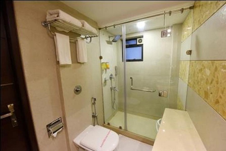 Room 13 of 151