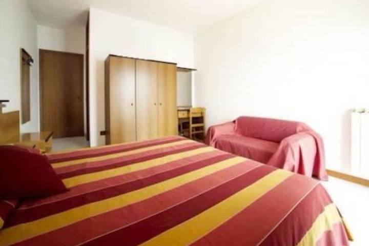 Room 5 of 37