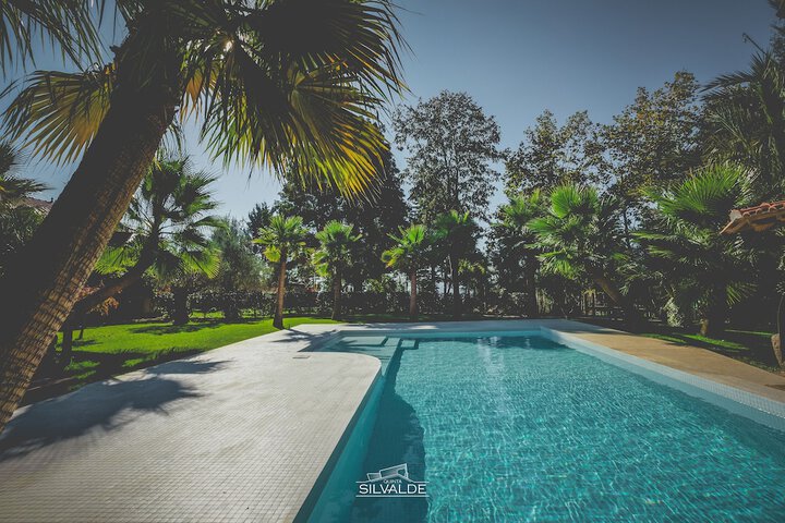 Pool 76 of 102