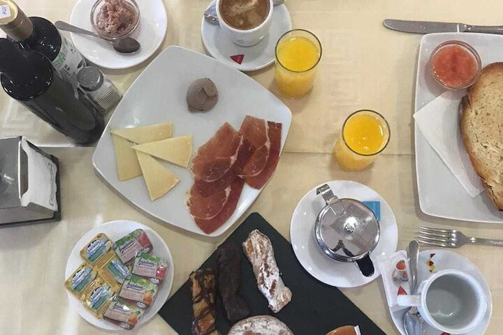 Breakfast/Coffee Service 28 of 63