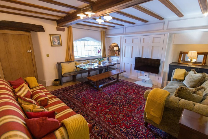 Room 4 of 18