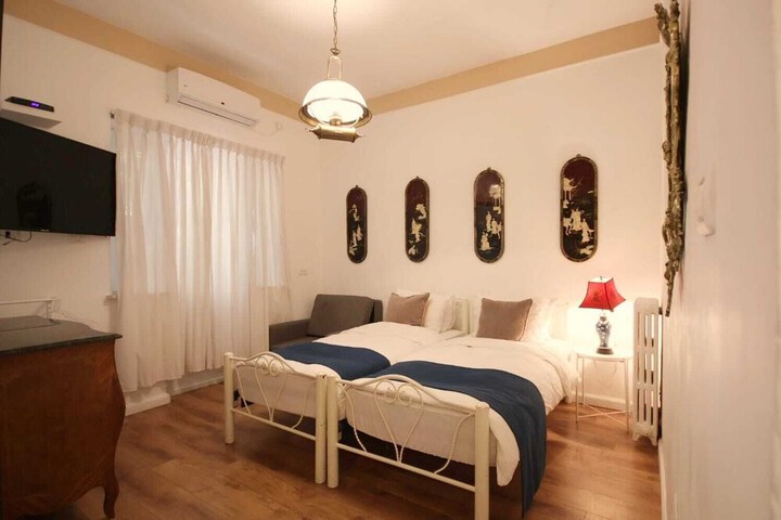 Room 49 of 166