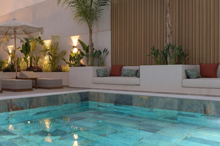 Hotel Pool