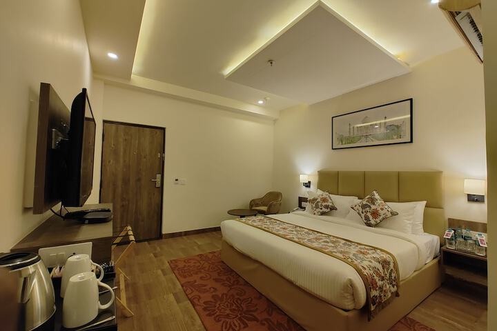 Room 7 of 33