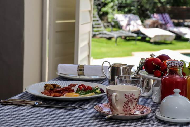 Breakfast/Coffee Service 24 of 36