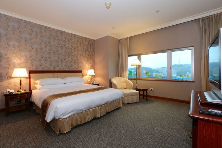 Room 14 of 43