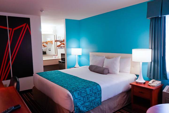1 King Bed (1 of 13)