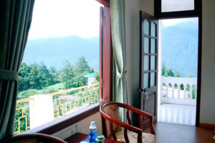 Room 28 of 33