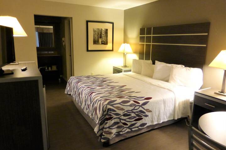 Deluxe King Bed (9 of 9)