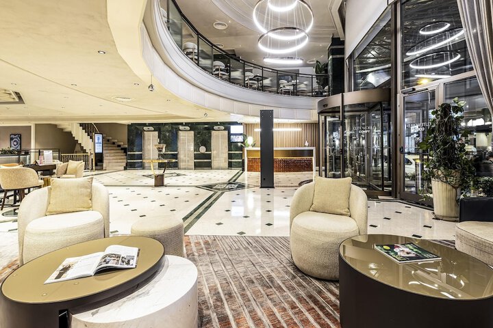 Entrance & Lobby