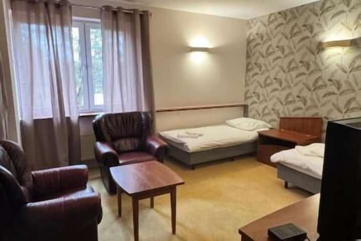 Room 6 of 12