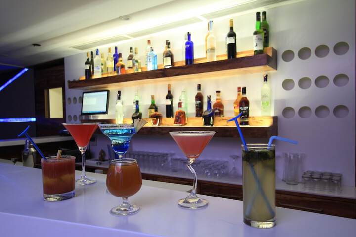 Lounge 68 of 83