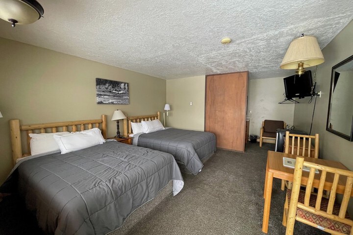 Room 4 of 24