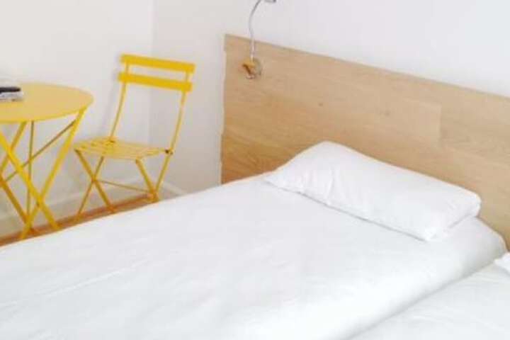 Room 4 of 10