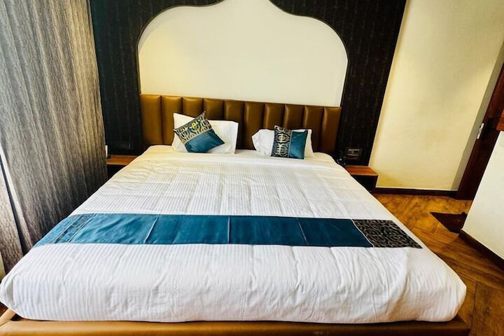 Room 8 of 30