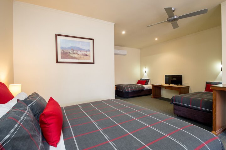 Room 4 of 73
