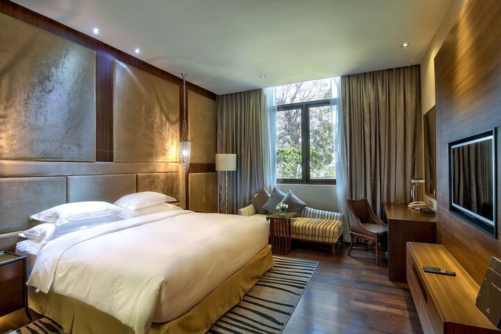 Room 15 of 104
