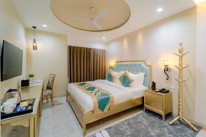 Room 4 of 5