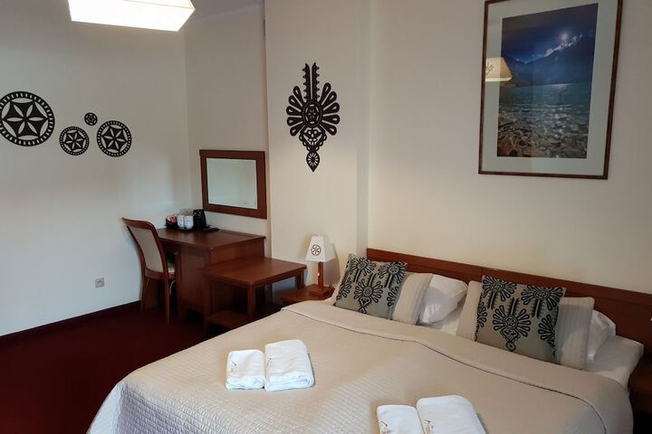 Room 6 of 31