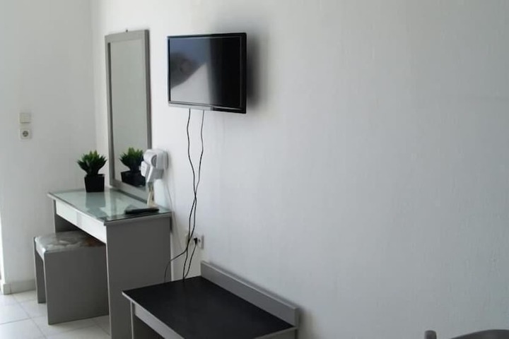 Room 10 of 32
