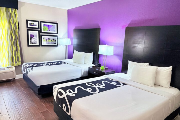 2 Queen Beds Deluxe Room (7 of 12)