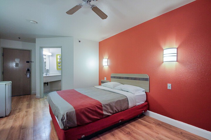 Room 11 of 33