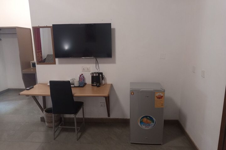 Room 5 of 32