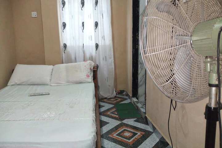 Room 10 of 18