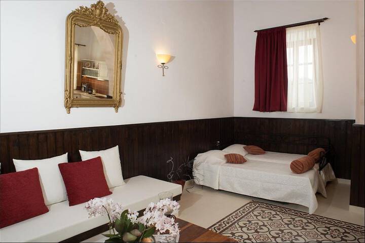 Room 4 of 63