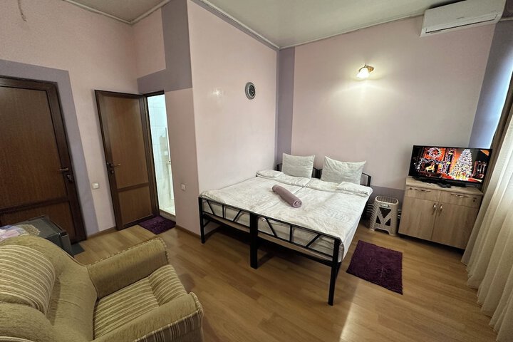 Room 25 of 32