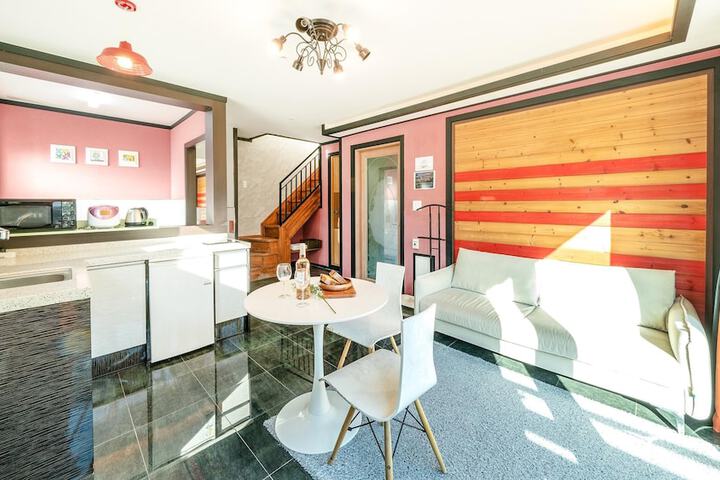 Room 4 of 78