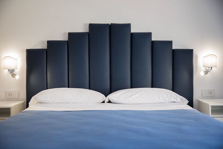 Room 4 of 33