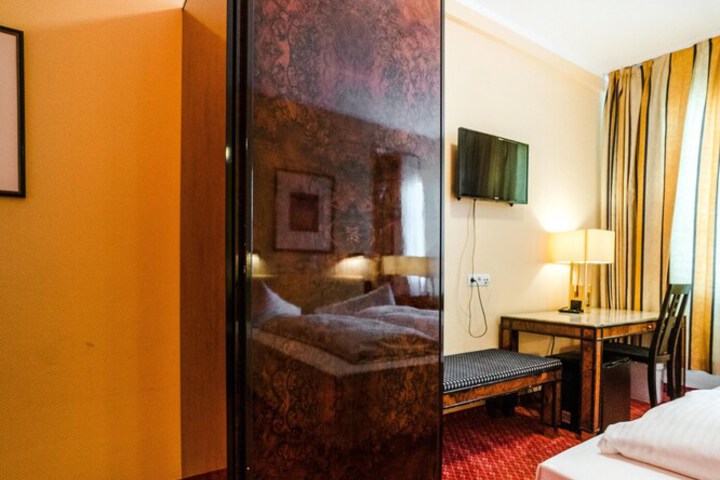Room 10 of 44