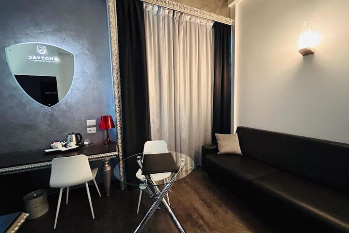 Room 17 of 37