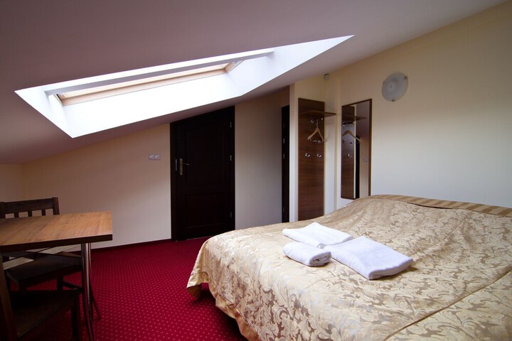 Room 7 of 25