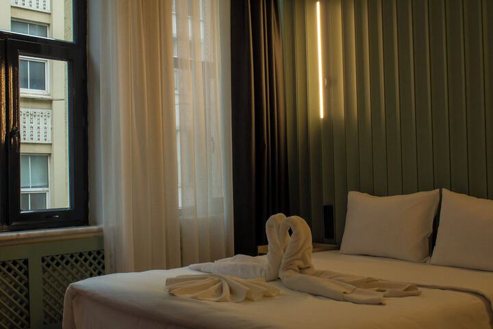 Room 16 of 27