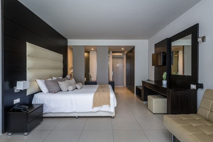 Room 15 of 236