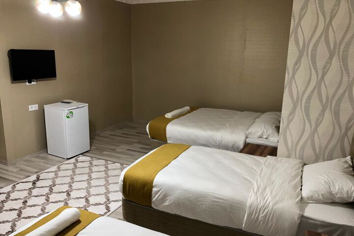 Room 10 of 12