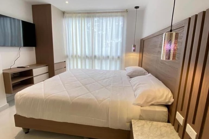 Room 4 of 8