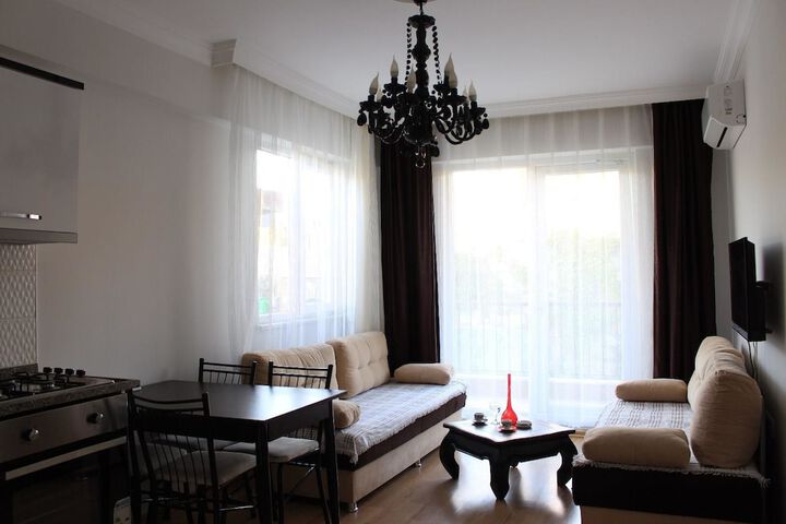 Room 4 of 8