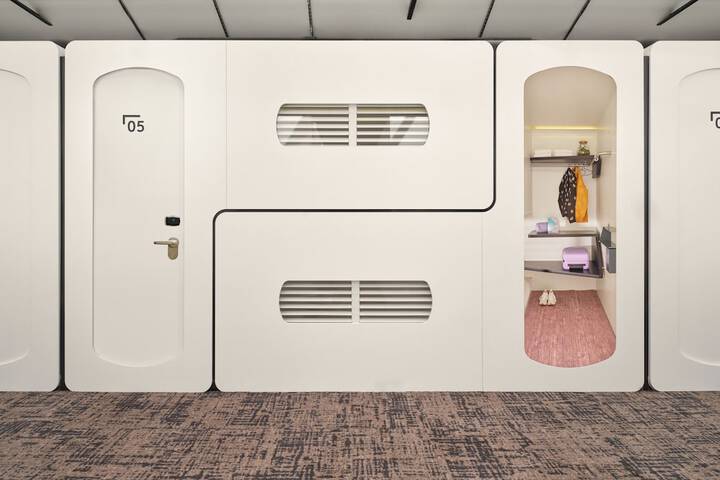 Room 10 of 33