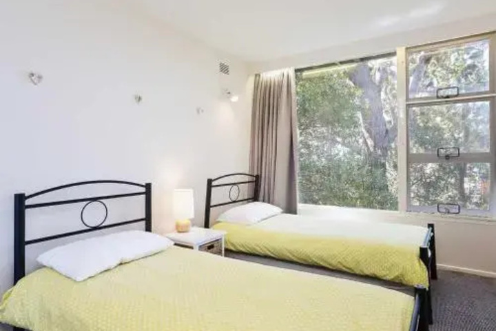Room 4 of 9