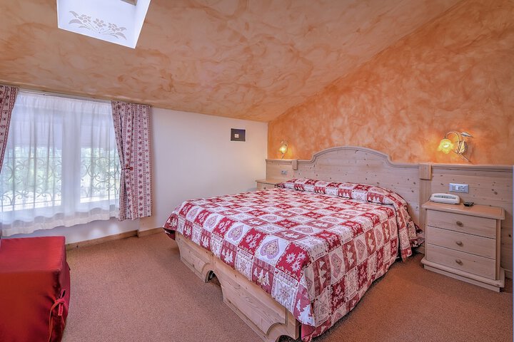 Room 7 of 33