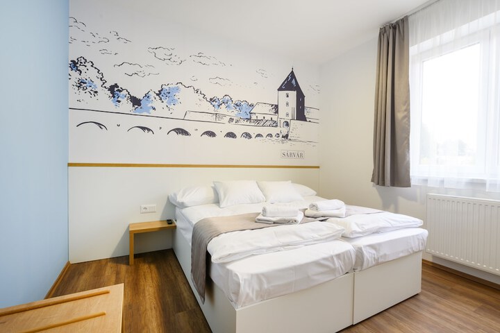 Room 4 of 32